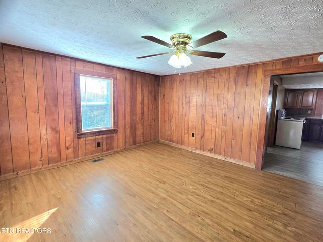 213 Front St, Newport, TN 37821