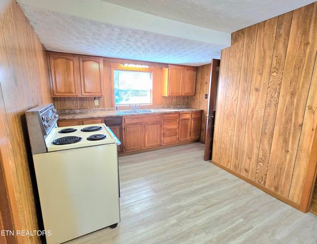 213 Front St, Newport, TN 37821