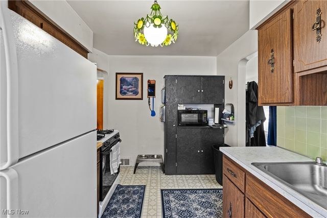 5507 Ackley Road, Parma, OH 44129