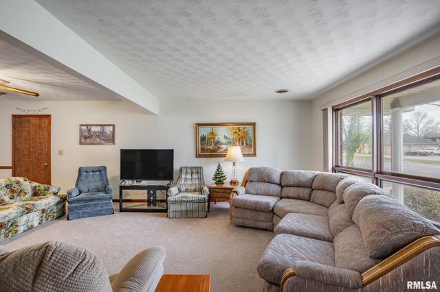 1009 W BOULEVARD Street, Marion, IL 62959