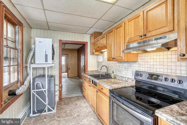 211 WASHINGTON ST, Hamburg, PA 19526