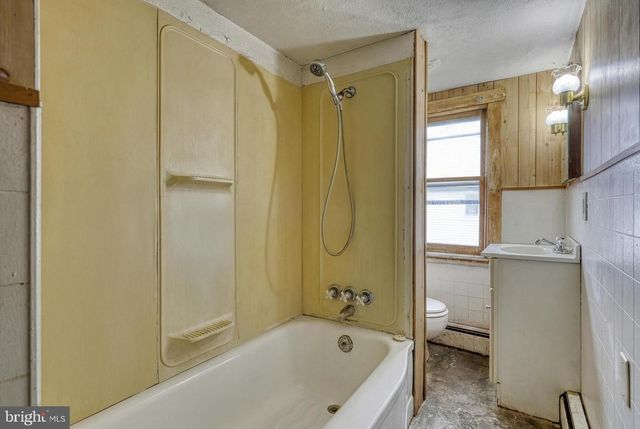 211 WASHINGTON ST, Hamburg, PA 19526