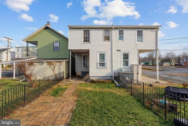 211 WASHINGTON ST, Hamburg, PA 19526