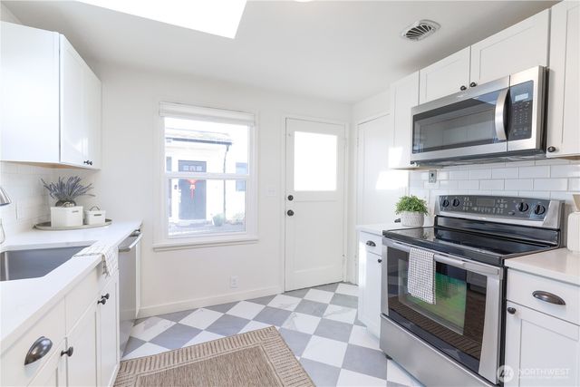 6012 40th Avenue NE, Seattle, WA 98115