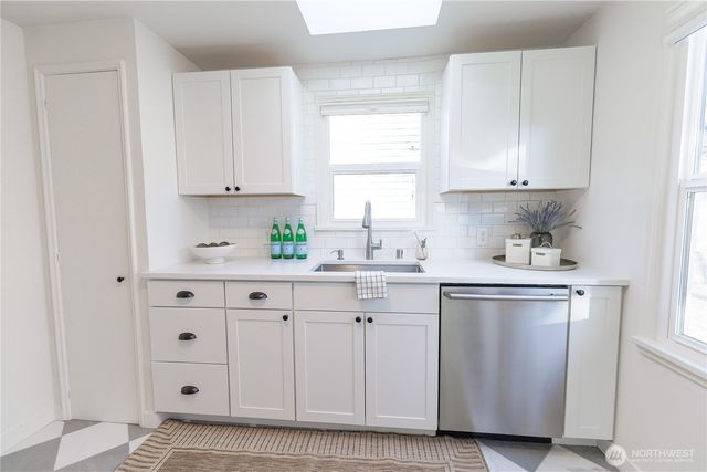 6012 40th Avenue NE, Seattle, WA 98115