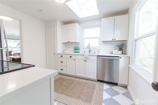 6012 40th Avenue NE, Seattle, WA 98115