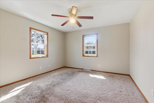 1515 W 5th Street, Cedar Falls, IA 50613