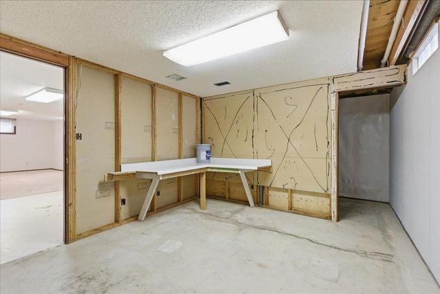 1515 W 5th Street, Cedar Falls, IA 50613