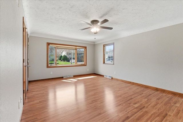 1515 W 5th Street, Cedar Falls, IA 50613