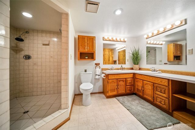 13251 Lake Shore Drive NW, Poulsbo, WA 98370