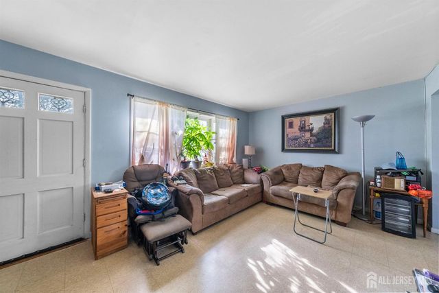 55 Frank Street, Franklin Twsp, NJ 08873