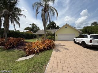 1280 Cypress Woods DR, Naples, FL 34103
