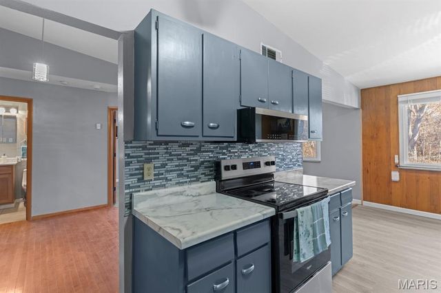 4132 Crestland Drive, St Louis, MO 63121