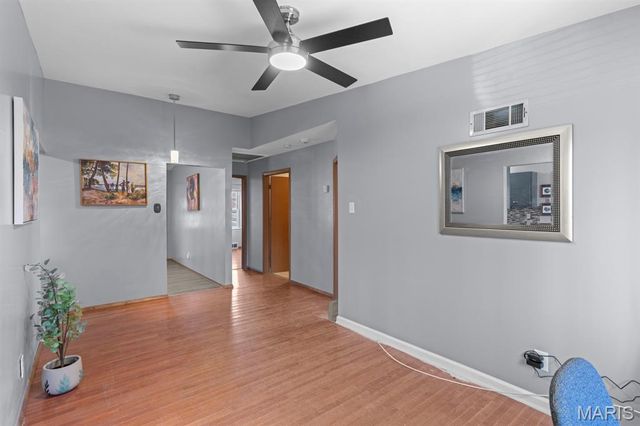 4132 Crestland Drive, St Louis, MO 63121