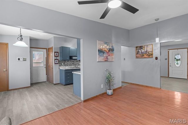 4132 Crestland Drive, St Louis, MO 63121