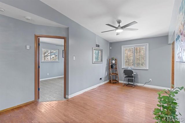 4132 Crestland Drive, St Louis, MO 63121