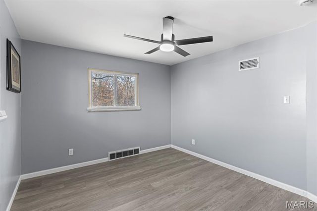 4132 Crestland Drive, St Louis, MO 63121