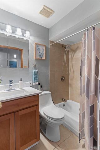 4132 Crestland Drive, St Louis, MO 63121