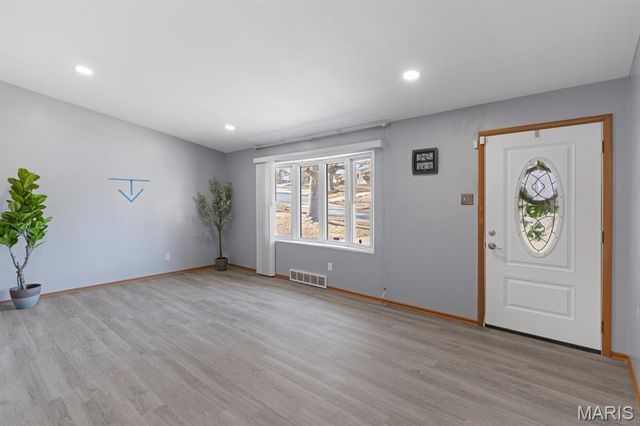 4132 Crestland Drive, St Louis, MO 63121