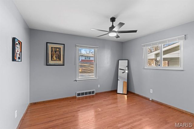 4132 Crestland Drive, St Louis, MO 63121