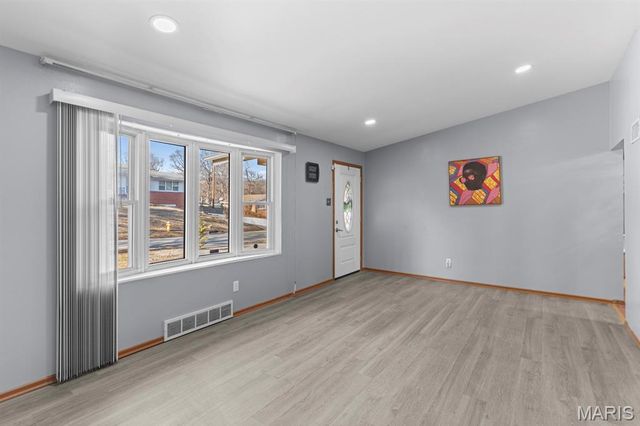 4132 Crestland Drive, St Louis, MO 63121