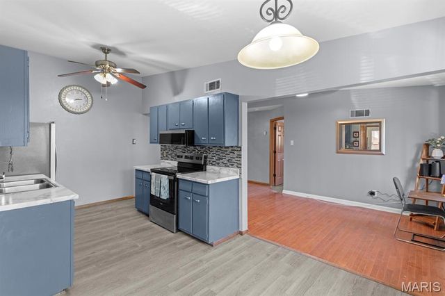 4132 Crestland Drive, St Louis, MO 63121