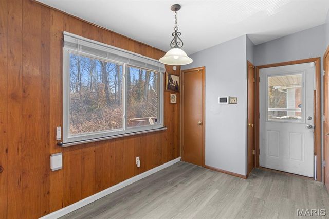 4132 Crestland Drive, St Louis, MO 63121