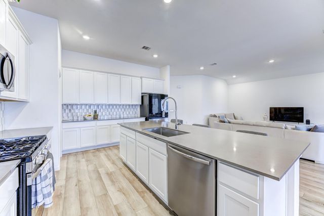 2510 Olivine Stone Drive, Richmond, TX 77469