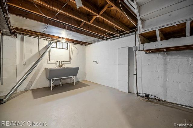 635 Wesbrook Street, Pontiac, MI 48340