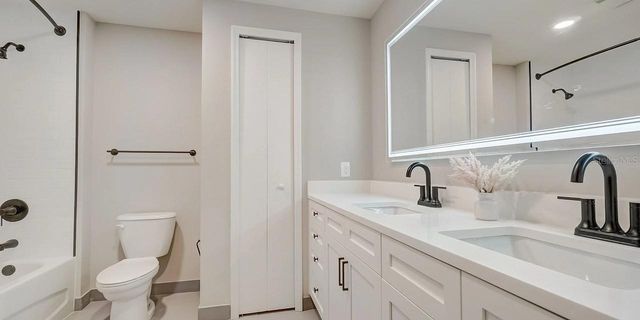 55-4 W CHURCH STREET, Orlando, FL 32801