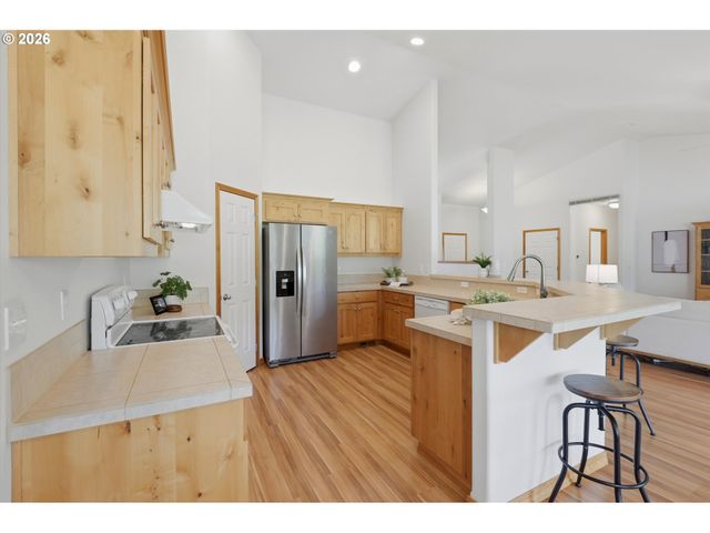 23420 Ne HYLAND Dr, Newberg, OR 97132