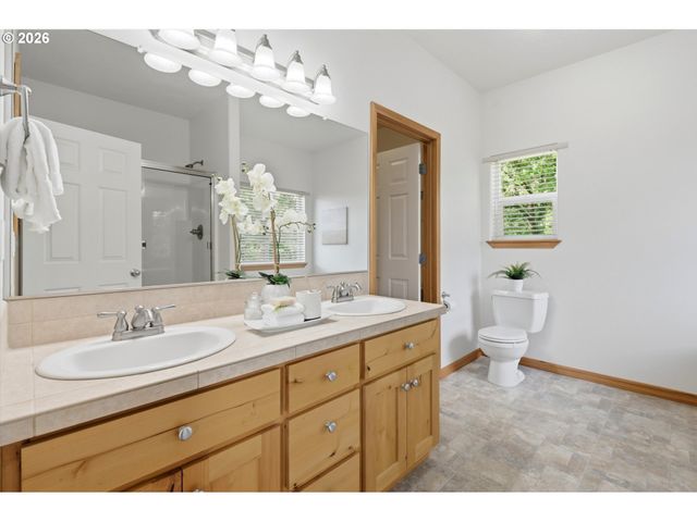 23420 Ne HYLAND Dr, Newberg, OR 97132