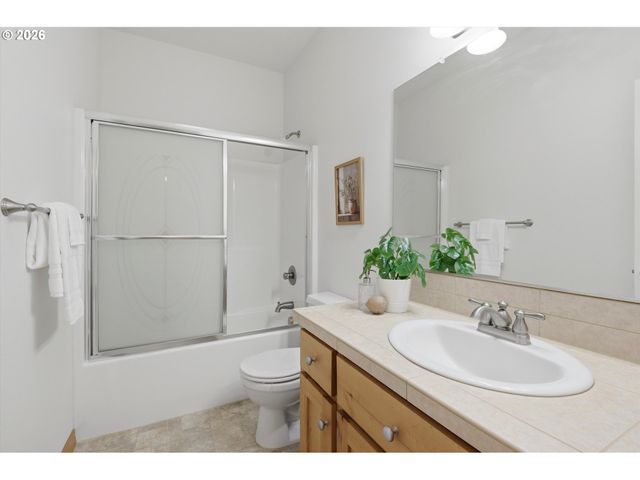 23420 Ne HYLAND Dr, Newberg, OR 97132