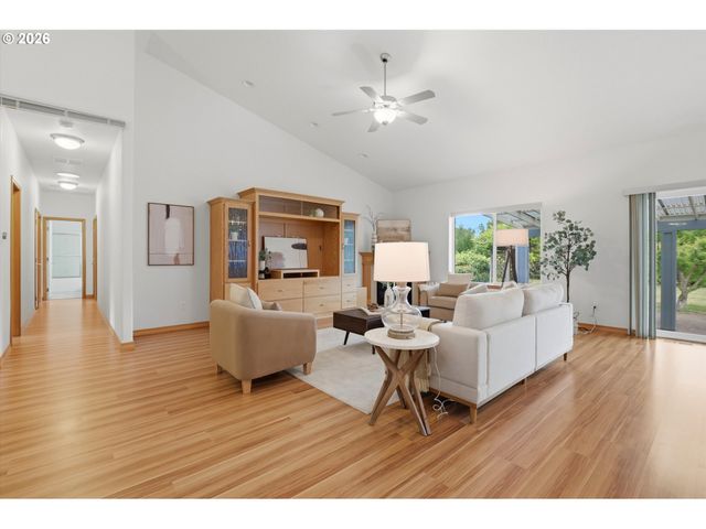 23420 Ne HYLAND Dr, Newberg, OR 97132