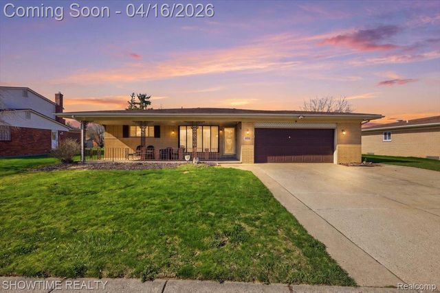 16515 Cederama Drive, Clinton Charter Township, MI 48038