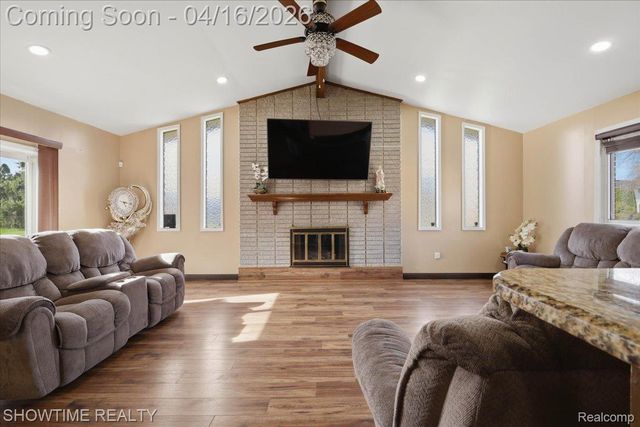 16515 Cederama Drive, Clinton Charter Township, MI 48038