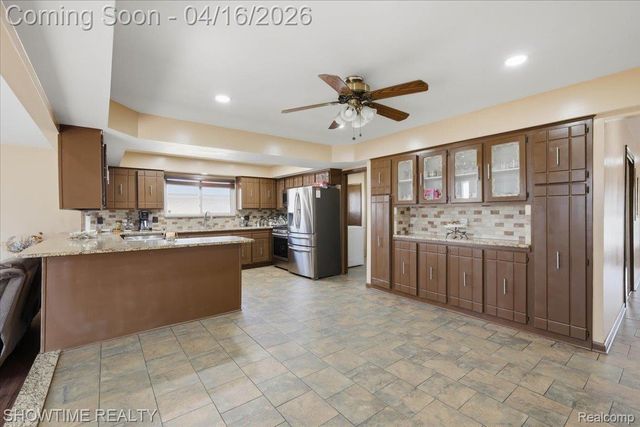 16515 Cederama Drive, Clinton Charter Township, MI 48038