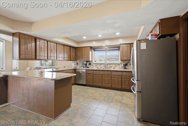 16515 Cederama Drive, Clinton Charter Township, MI 48038