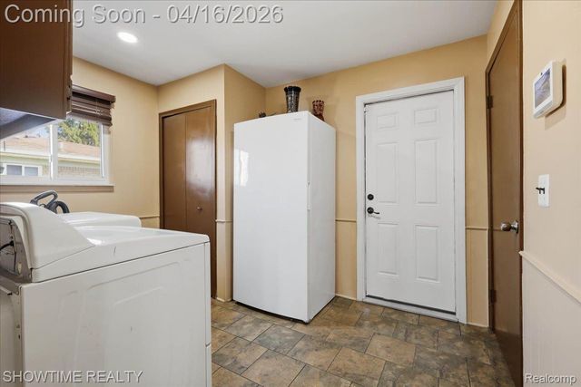 16515 Cederama Drive, Clinton Charter Township, MI 48038