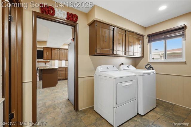 16515 Cederama Drive, Clinton Charter Township, MI 48038