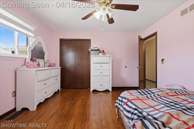 16515 Cederama Drive, Clinton Charter Township, MI 48038