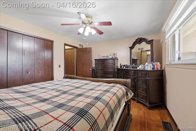 16515 Cederama Drive, Clinton Charter Township, MI 48038