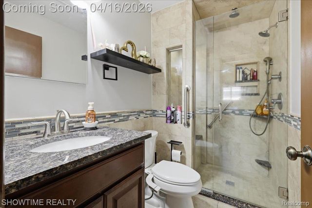 16515 Cederama Drive, Clinton Charter Township, MI 48038