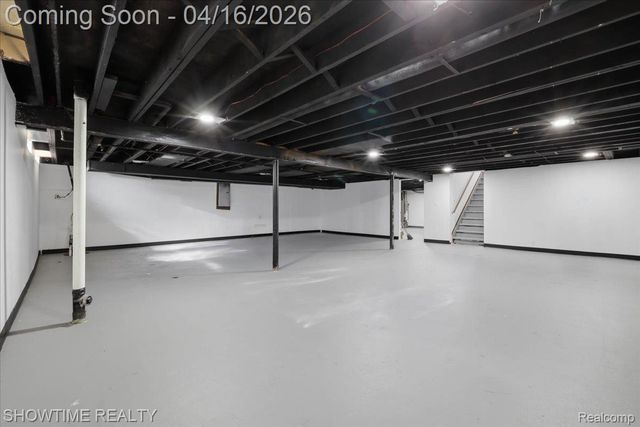 16515 Cederama Drive, Clinton Charter Township, MI 48038