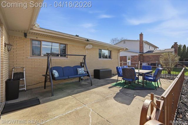 16515 Cederama Drive, Clinton Charter Township, MI 48038