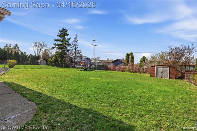 16515 Cederama Drive, Clinton Charter Township, MI 48038