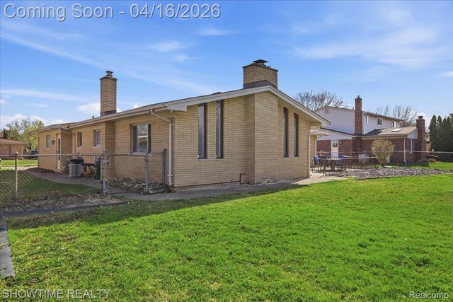 16515 Cederama Drive, Clinton Charter Township, MI 48038