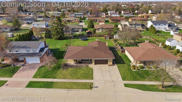 16515 Cederama Drive, Clinton Charter Township, MI 48038