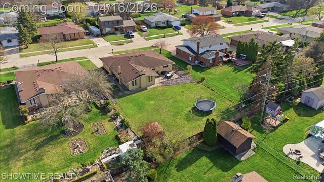 16515 Cederama Drive, Clinton Charter Township, MI 48038