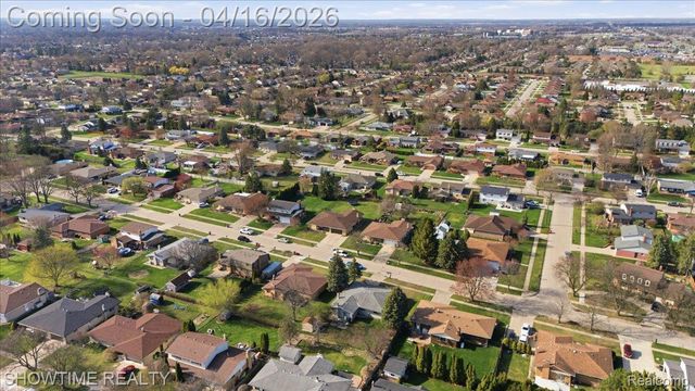 16515 Cederama Drive, Clinton Charter Township, MI 48038